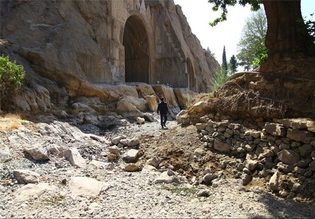 خشکی طاقستان